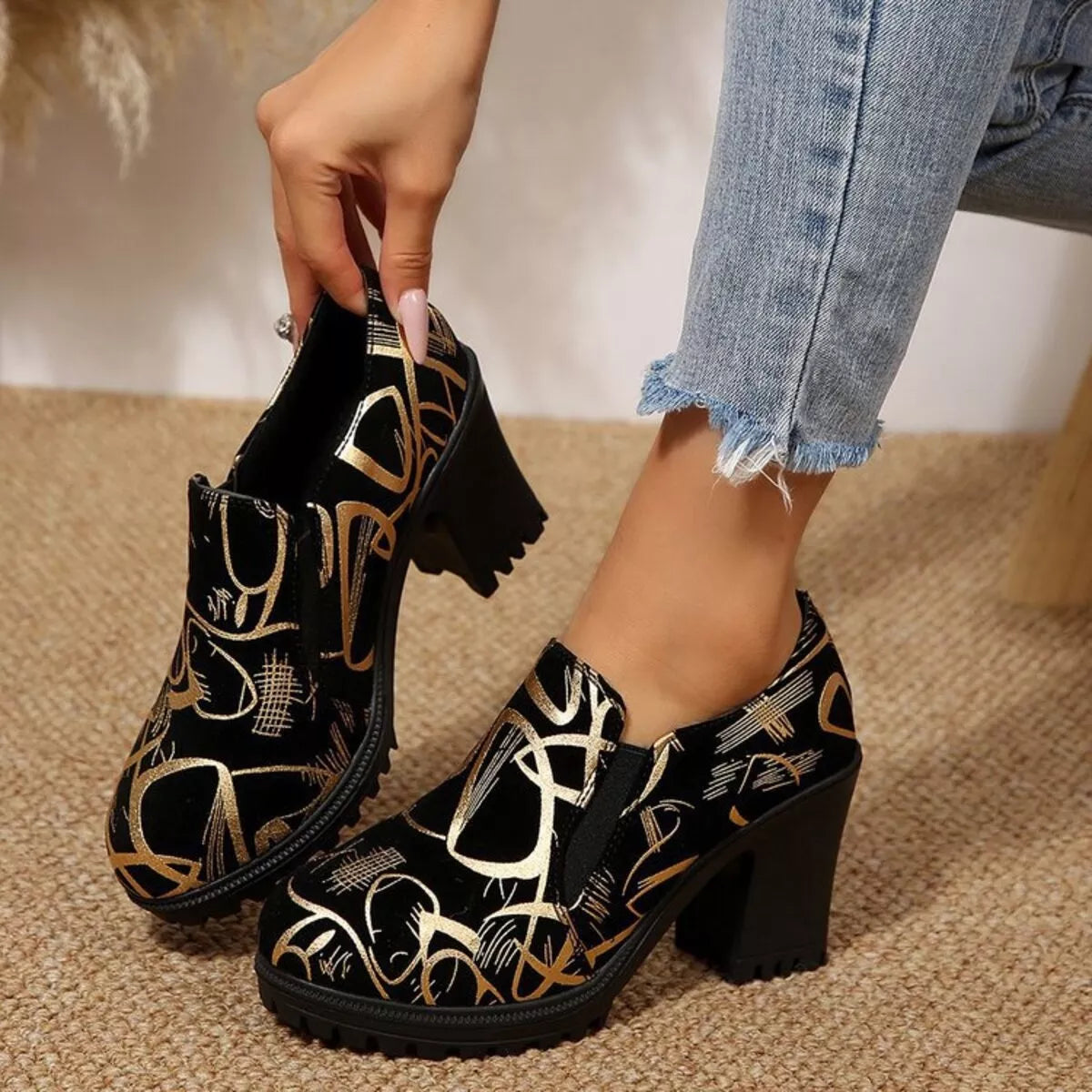 Round Toe Block Heels Pumps