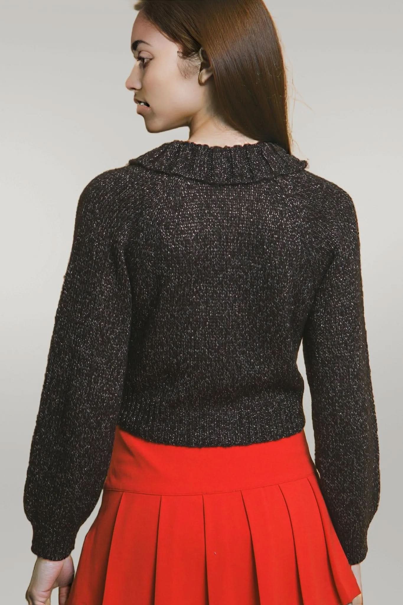 Short collard sweater