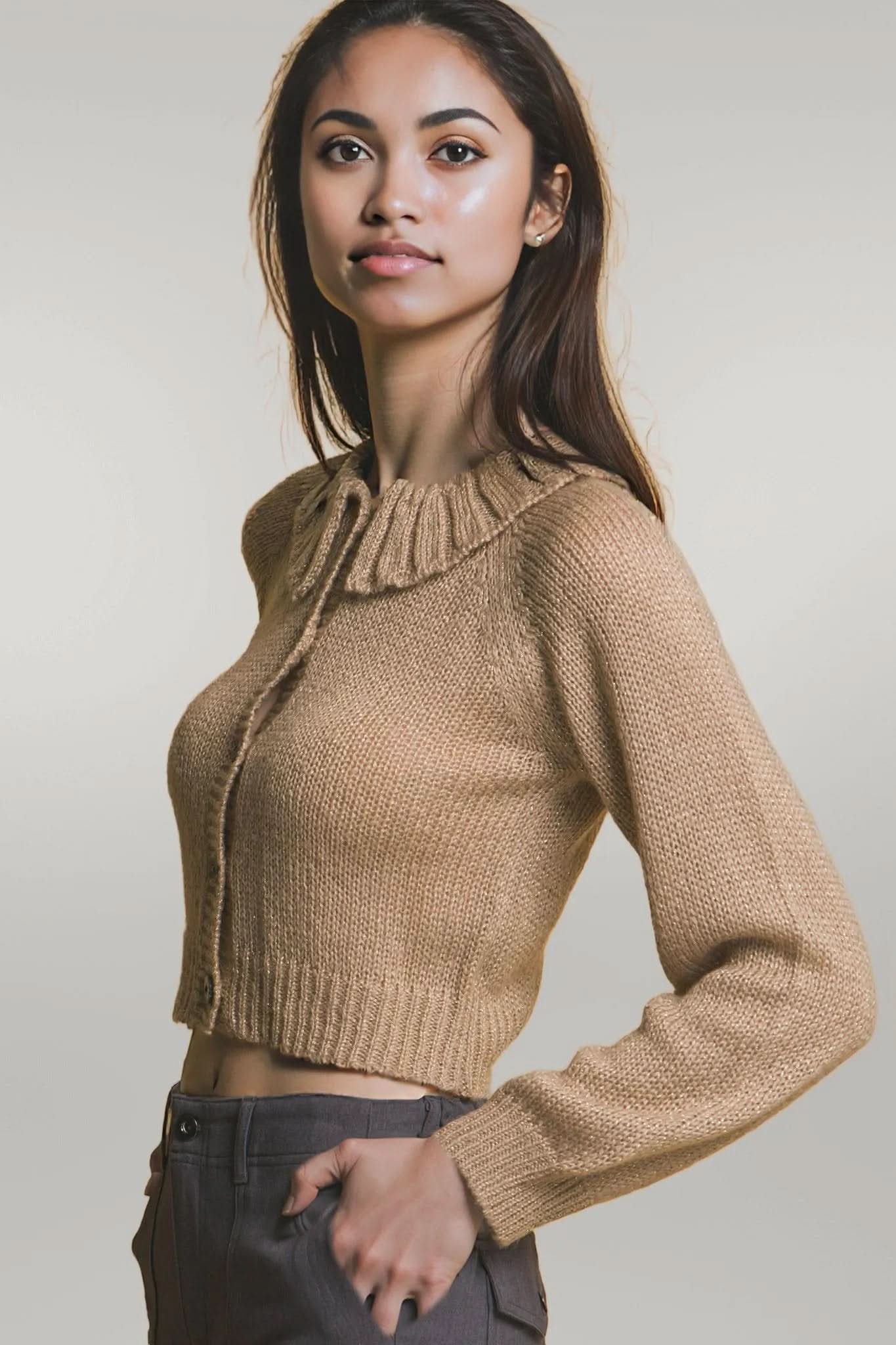 Short collard sweater
