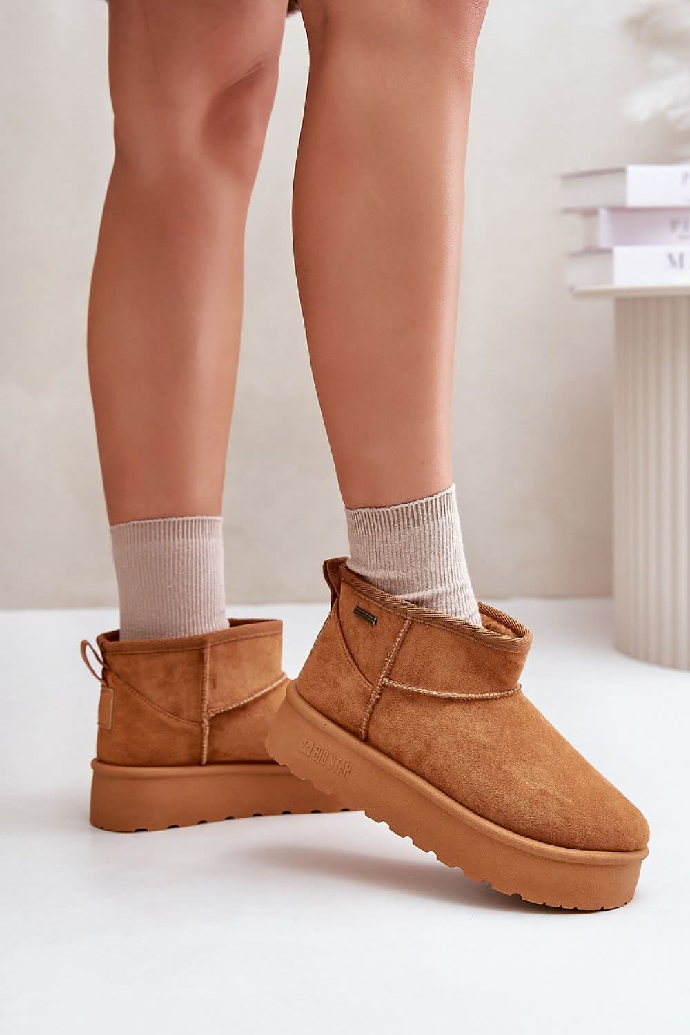 Step in style: Low Snow boots brown