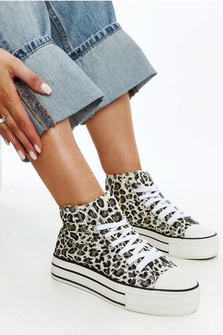 High-top sneakers in leopard print with a thick sole sneakers beige