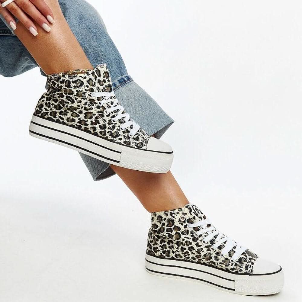 High-top sneakers in leopard print with a thick sole sneakers