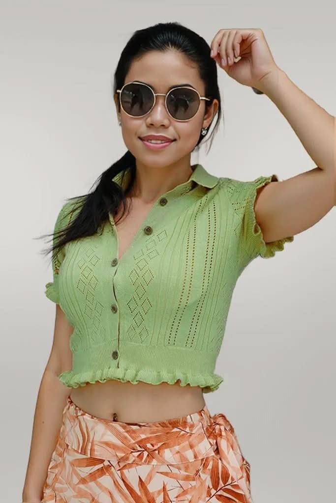 Buttoned Frill Hem Cropped Knit Top