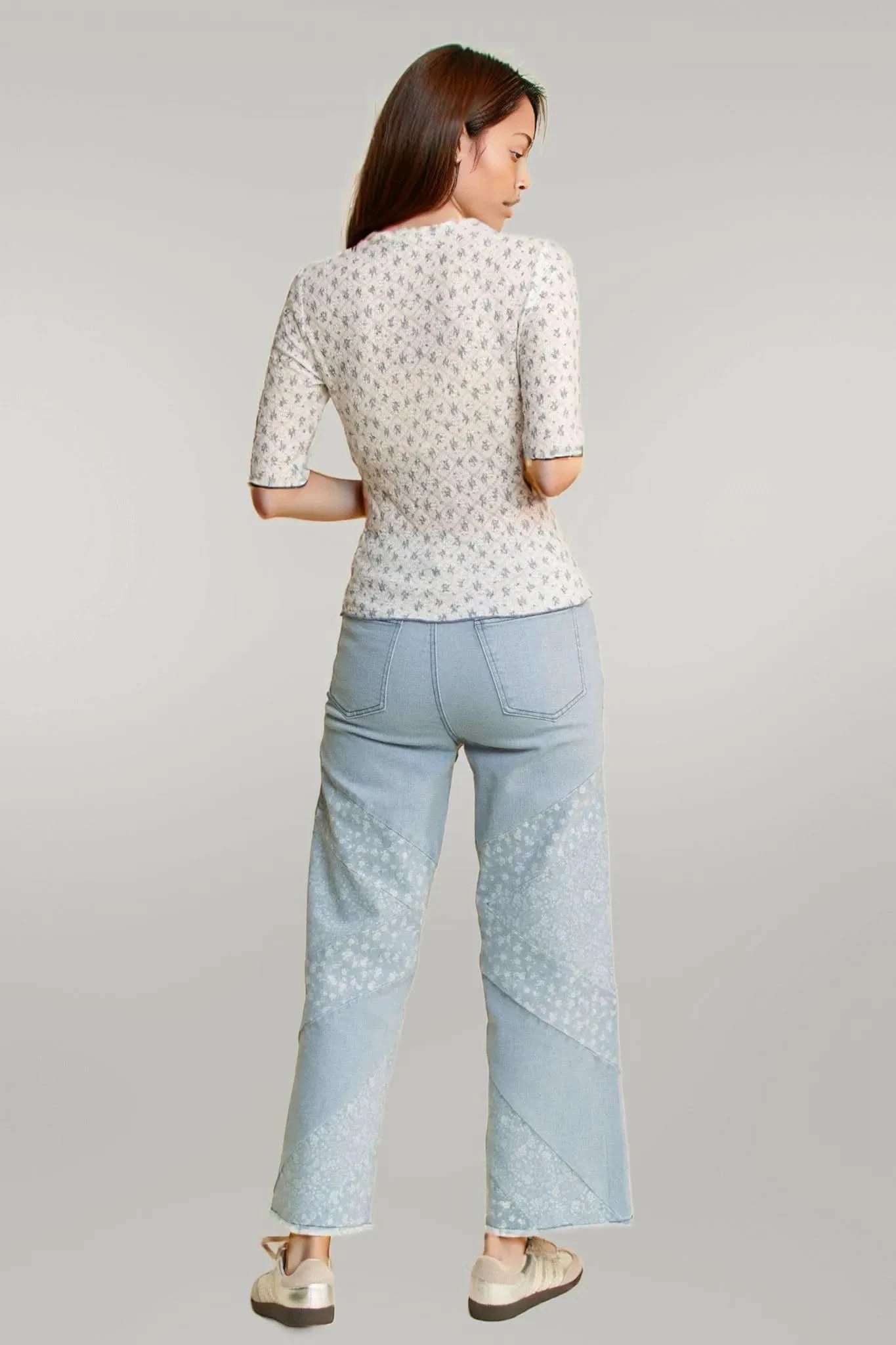 Davi & Dani Lace Stretch Floral Marrow Edge Half Sleeve Top