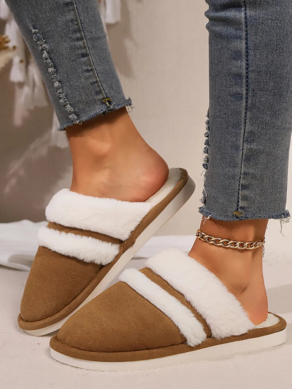Contrast Faux Fur Round Toe Slippers Camel