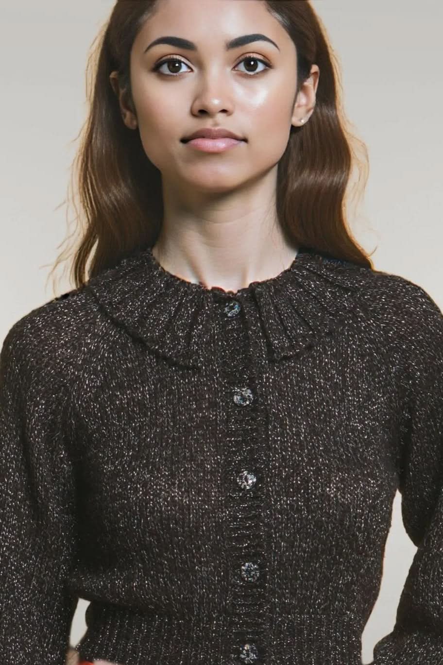 Short collard sweater