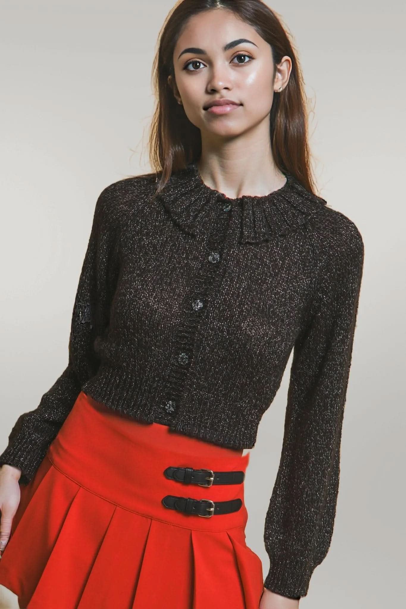 Short collard sweater