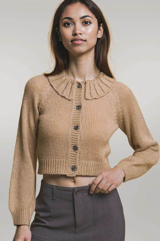 Short collard sweater