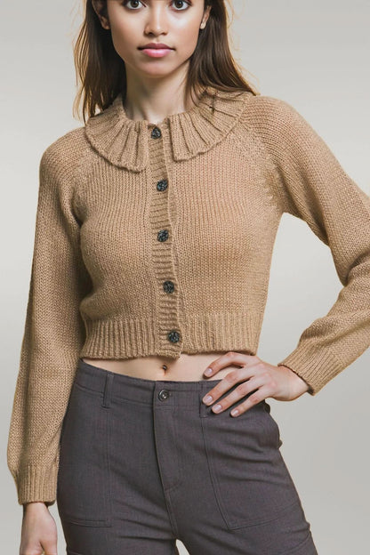 Short collard sweater