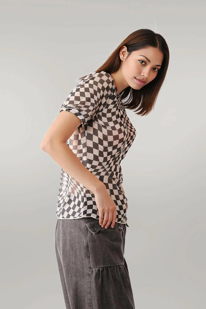 Davi & Dani Checker Board Printed Mesh Short Sleeve Top