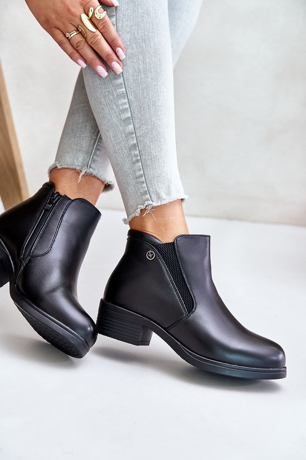 ankle-length upper Heel boots black