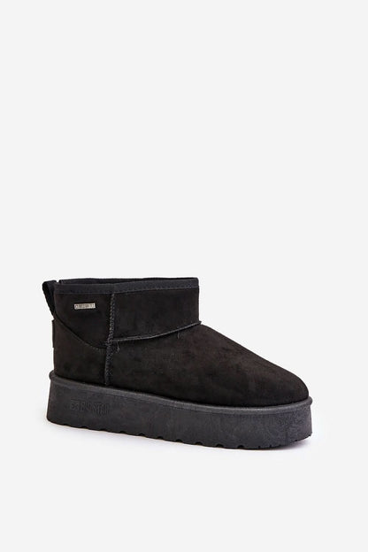 Step in style: Low Snow boots black