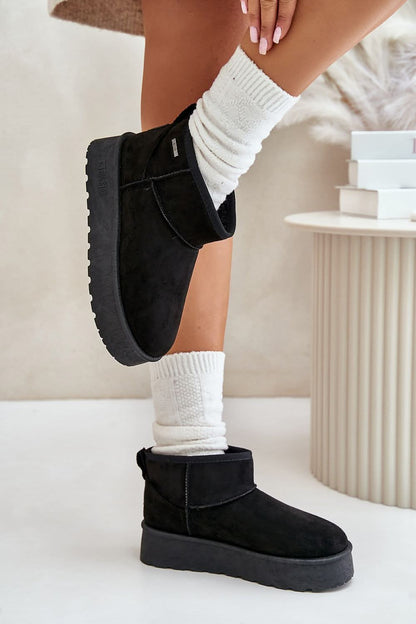 Step in style: Low Snow boots black