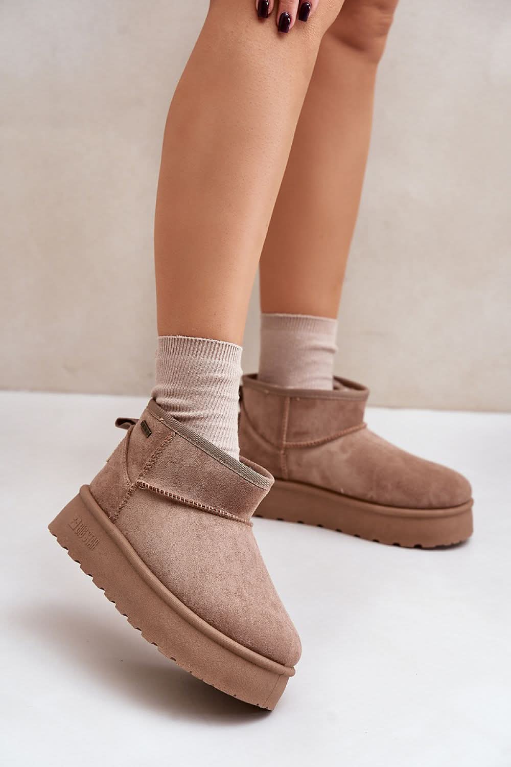 Step in style: Low Snow boots beige