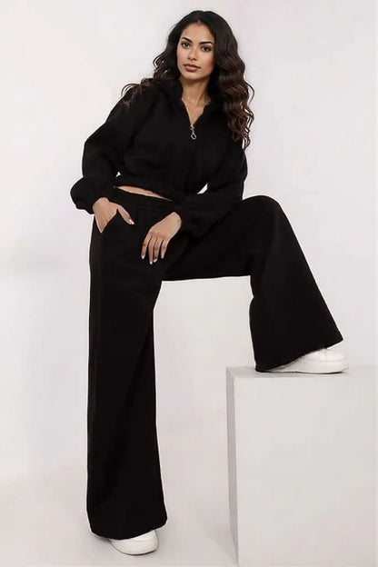 Comfortable and stylish women's tracksuit