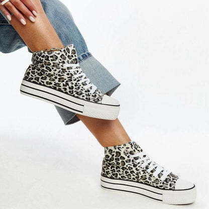High-top sneakers in leopard print with a thick sole sneakers