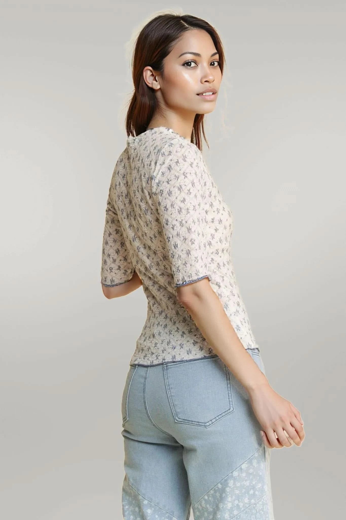Davi & Dani Lace Stretch Floral Marrow Edge Half Sleeve Top