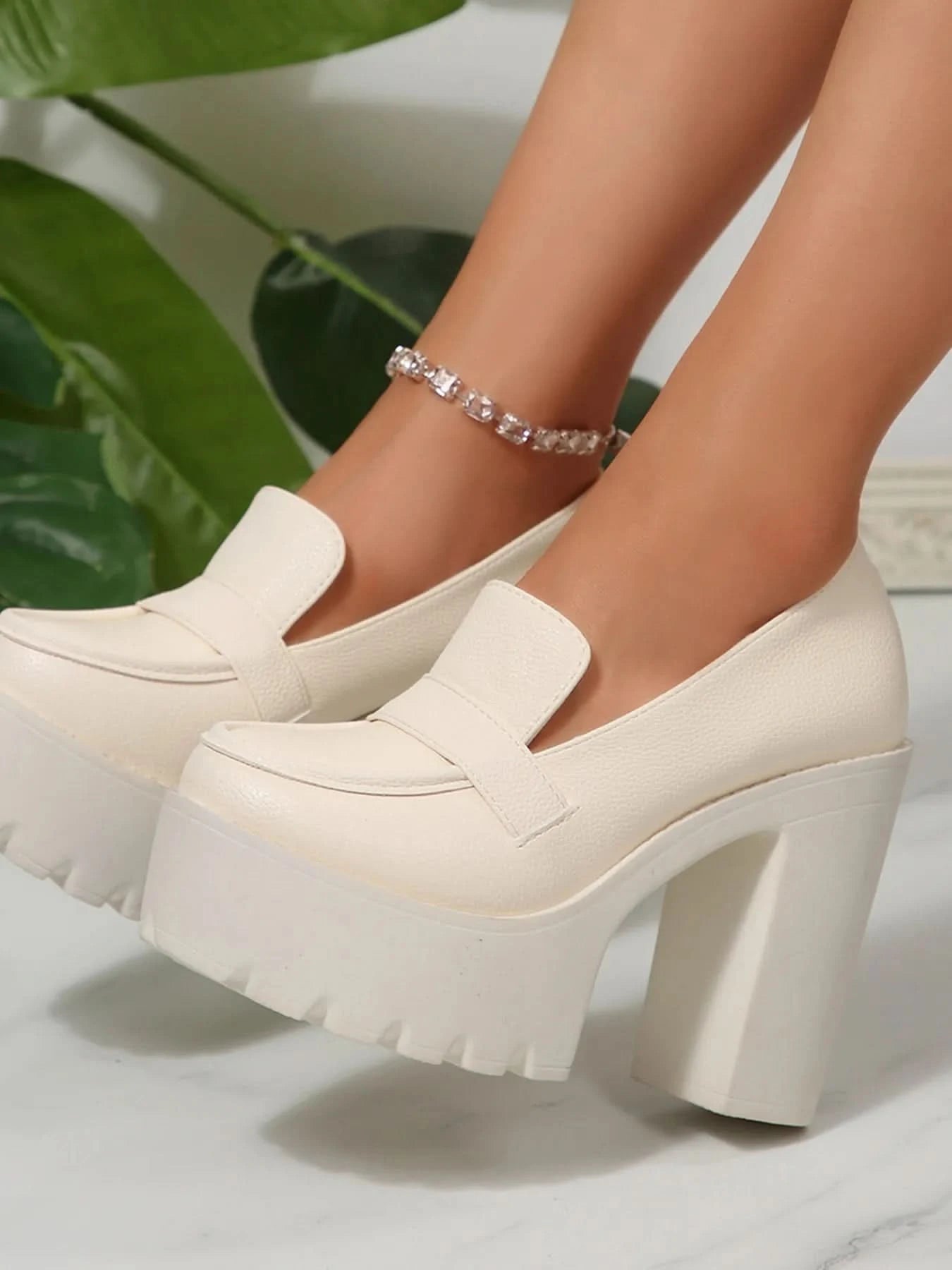 Round Toe Platform Block Heels Pumps